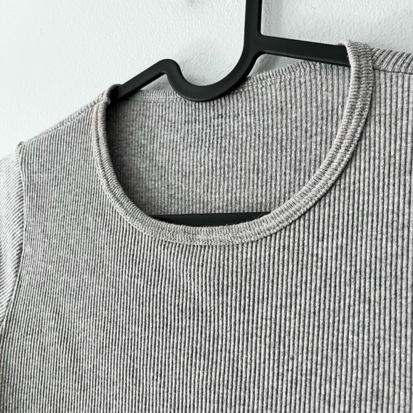 Brandy Melville ribbed shirt -new - Picture 2 of 2